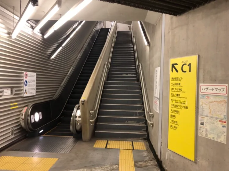 飯田橋駅地下鉄からの出口